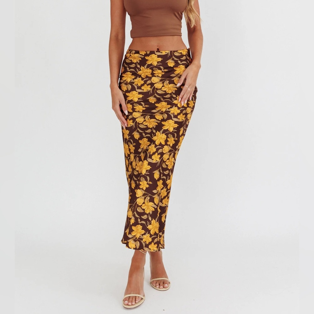 Selfie Leslie’s Wild Wanderings Midi Skirt Floral Brown 🤎🌼 Size XS
